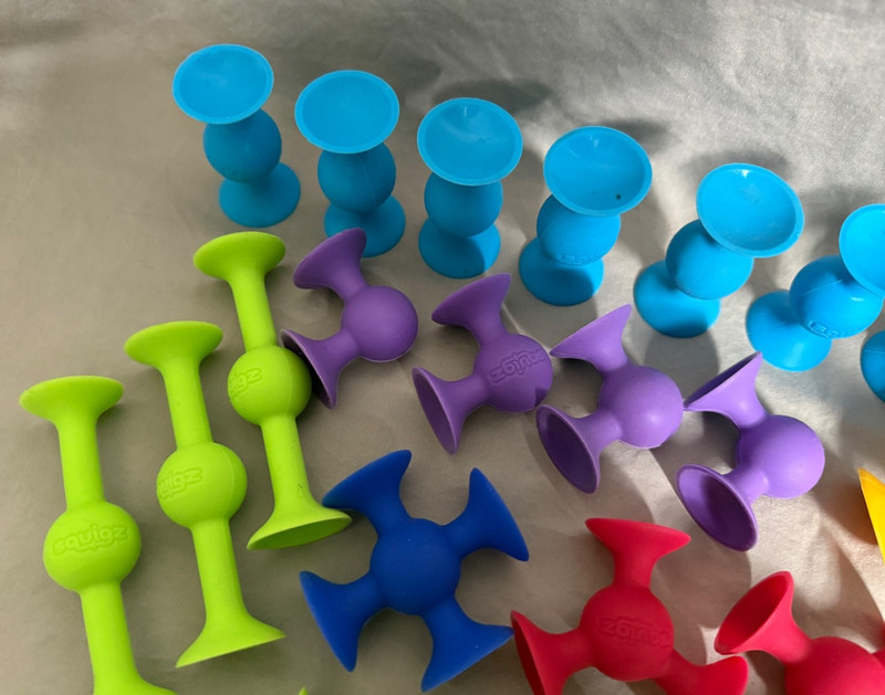 Fat Brain Toys Squigz 24 Piece Starter Set - Preowned with Container gallery
